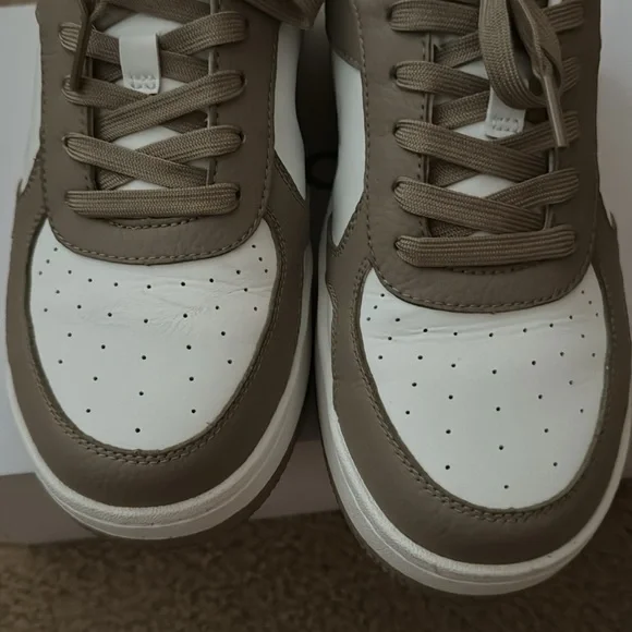 Alo yoga recovery sneaker. - Picture 5 of 6